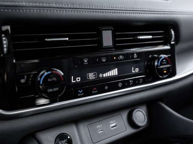 Fahrzeugbild eines Nissan X-TRAIL