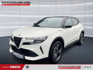 Schräge Frontansicht auf einen Alfa Romeo Junior , freigestellt