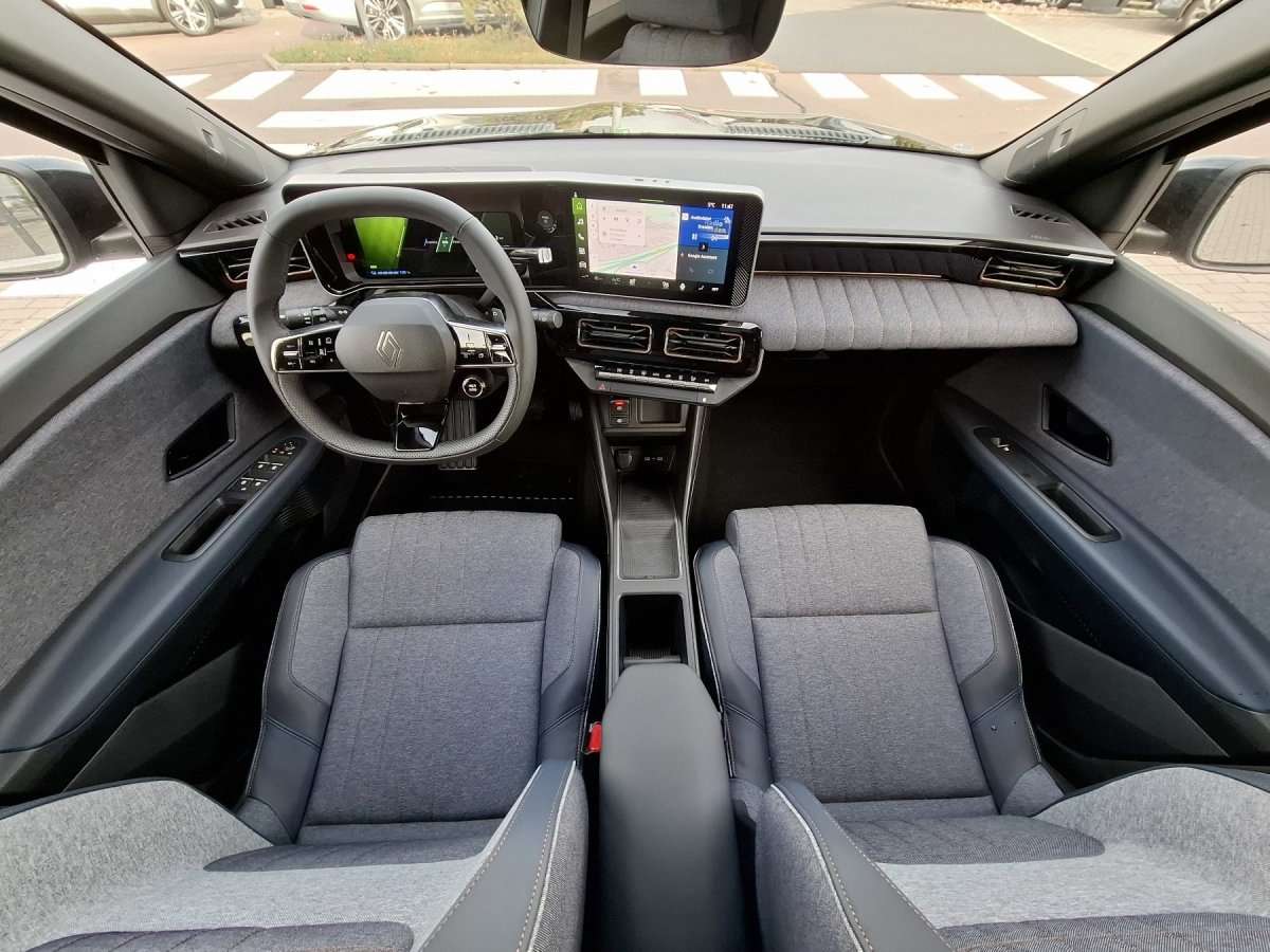 Fahrzeugbild eines Renault 4 E-TECH