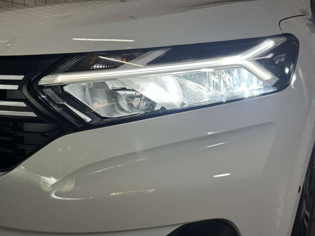 Fahrzeugbild eines Dacia Sandero