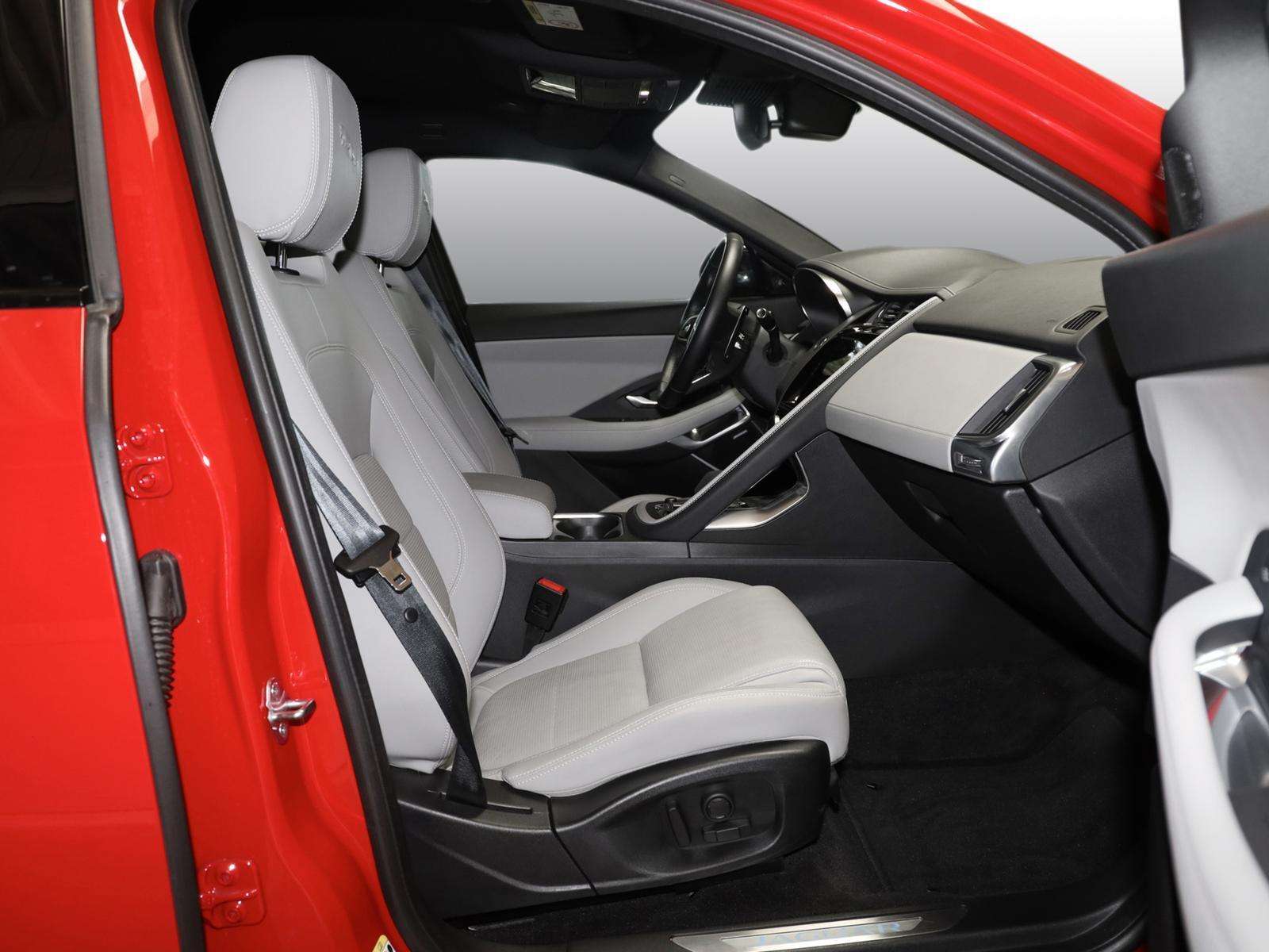 Fahrzeugbild eines Jaguar E-PACE