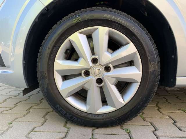 Fahrzeugbild eines Dacia Sandero