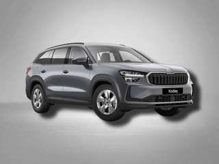 Schräge Frontansicht auf einen Skoda Kodiaq , freigestellt
