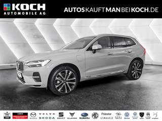 Schräge Frontansicht auf einen Volvo XC60 , freigestellt