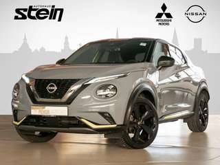 Schräge Frontansicht auf einen Nissan JUKE , freigestellt