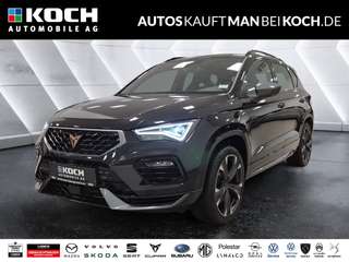 Schräge Frontansicht auf einen CUPRA Ateca , freigestellt