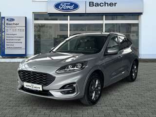 Schräge Frontansicht auf einen Ford Kuga , freigestellt