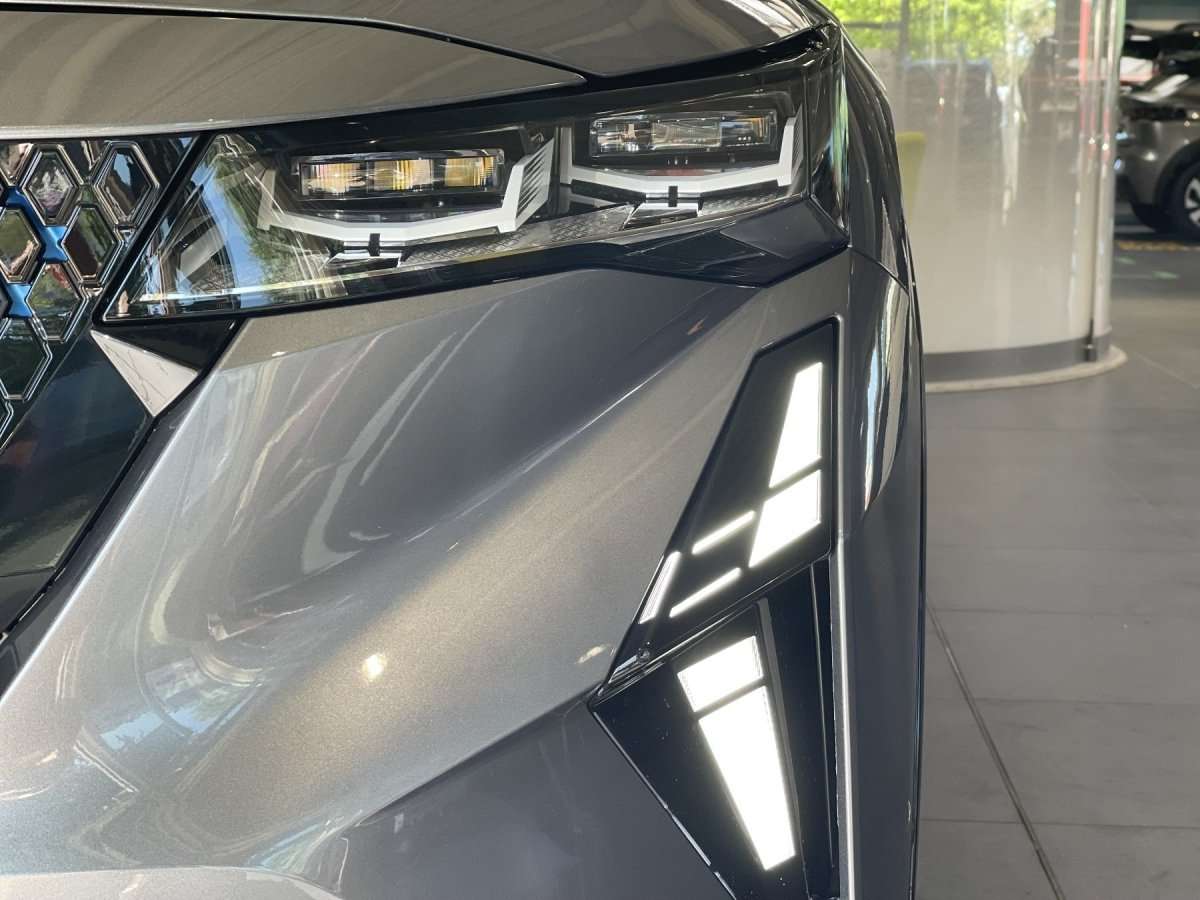 Fahrzeugbild eines Renault Rafale