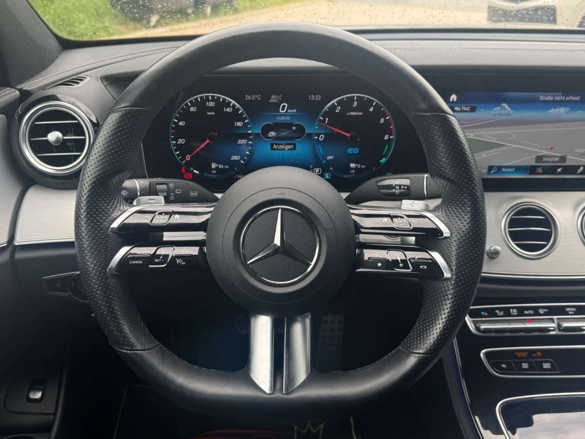 Fahrzeugbild eines Mercedes-Benz E-Klasse