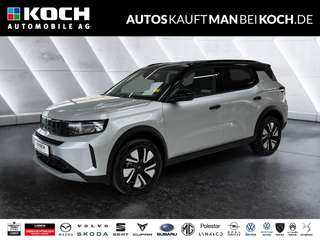 Schräge Frontansicht auf einen Opel Frontera , freigestellt