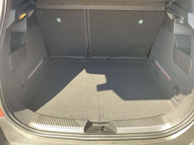 Fahrzeugbild eines Renault 4 E-TECH