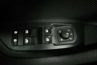 Schräge Frontansicht auf einen Skoda Kodiaq , freigestellt