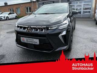 Schräge Frontansicht auf einen Mitsubishi ASX , freigestellt