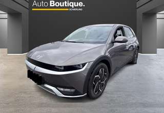 Schräge Frontansicht auf einen Hyundai IONIQ 5 , freigestellt