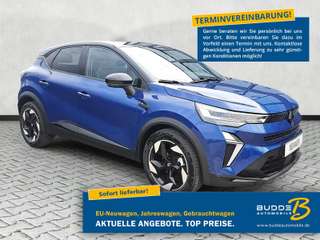 Schräge Frontansicht auf einen Renault Captur , freigestellt