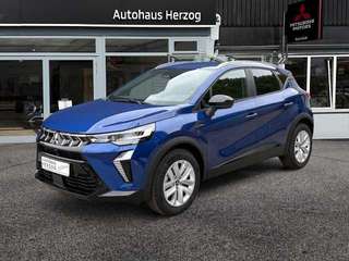 Schräge Frontansicht auf einen Mitsubishi ASX , freigestellt