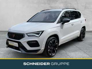 Schräge Frontansicht auf einen CUPRA Ateca , freigestellt