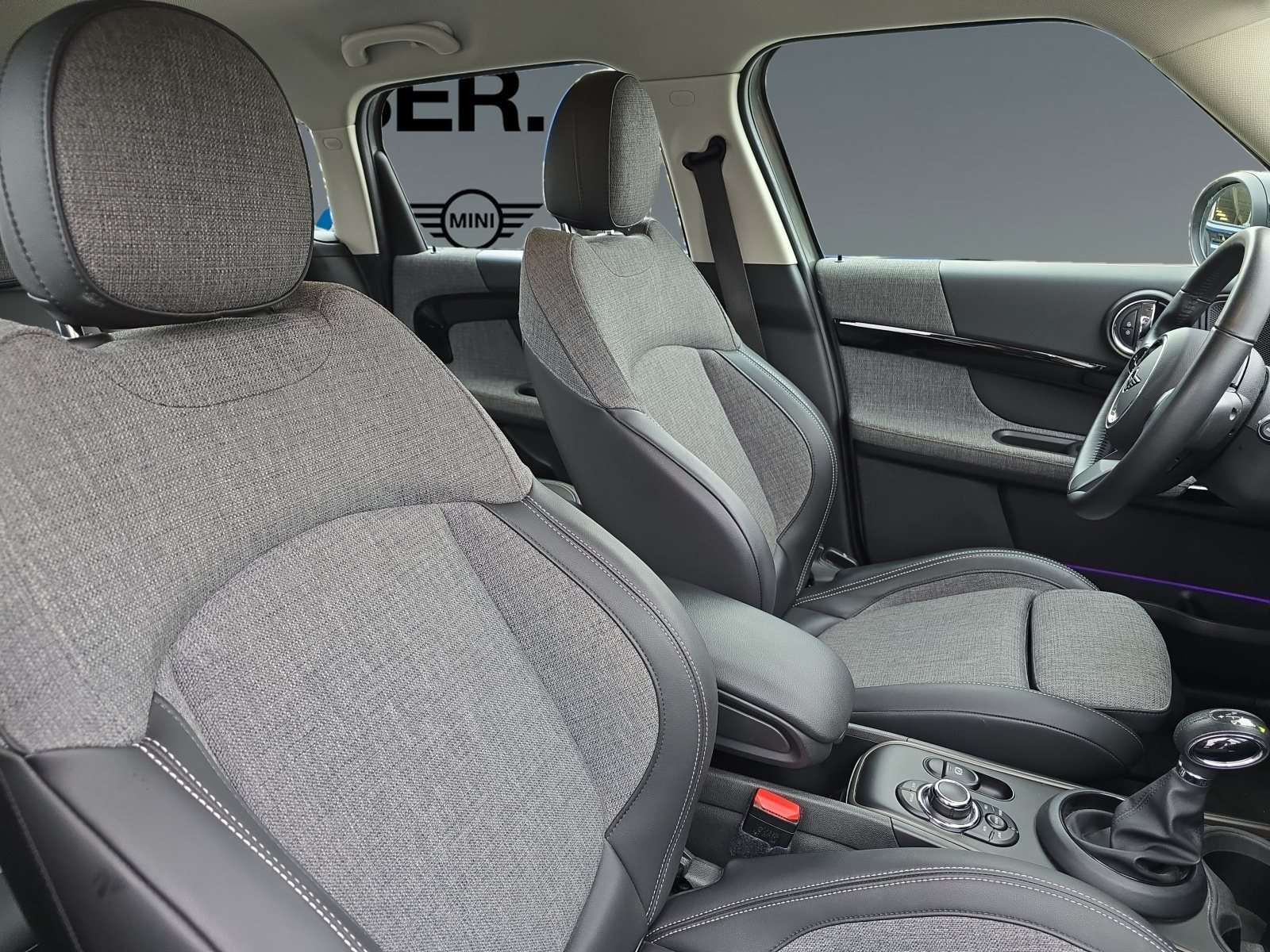 Fahrzeugbild eines MINI COOPER SE