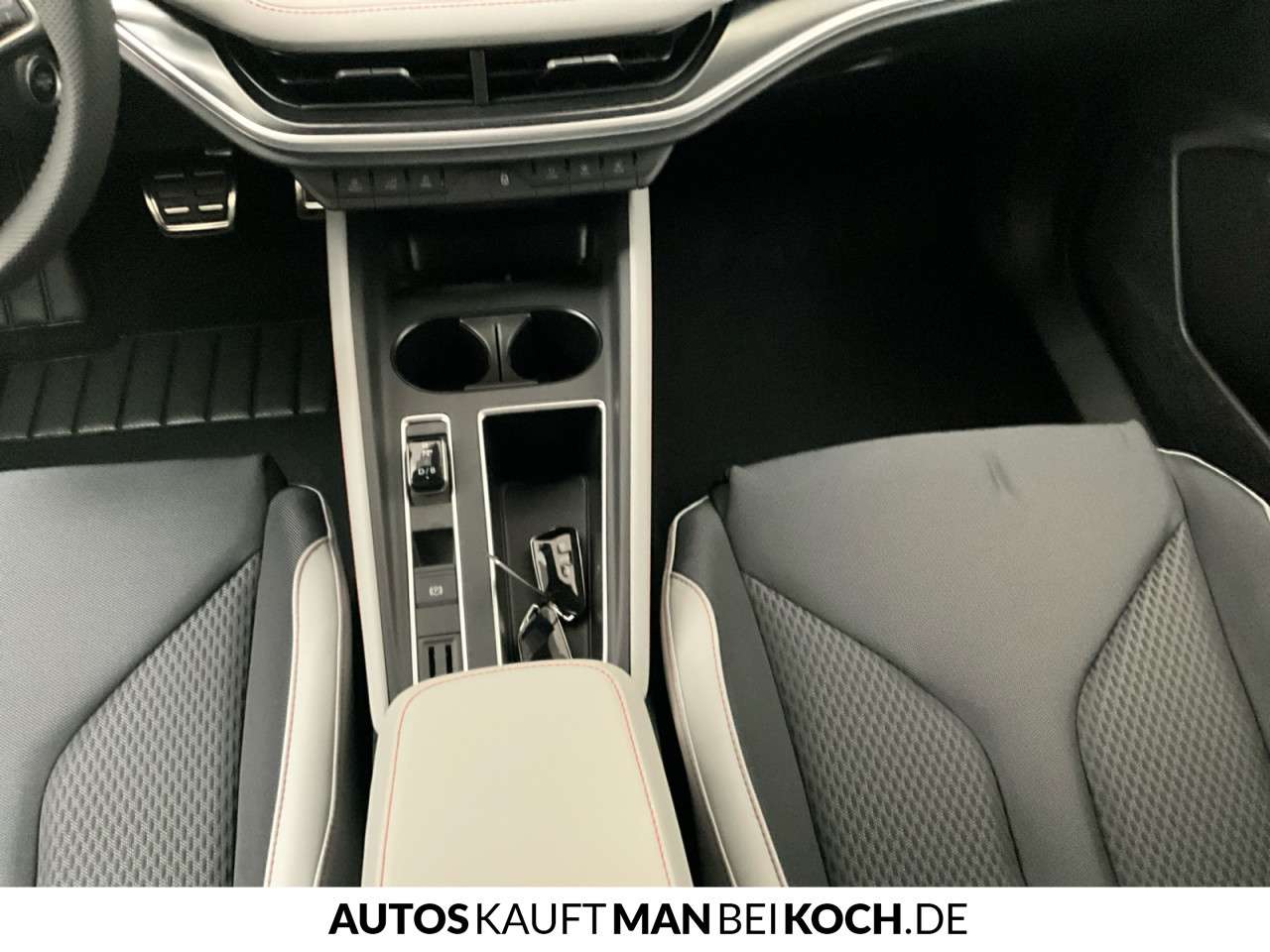 Fahrzeugbild eines Skoda ELROQ