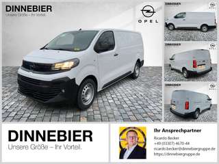 Schräge Frontansicht auf einen Opel Vivaro , freigestellt