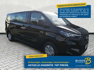 Schräge Frontansicht auf einen Ford Transit Custom , freigestellt