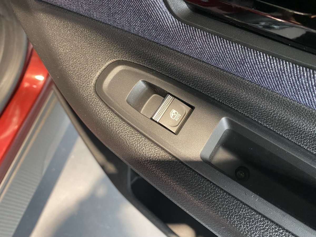 Fahrzeugbild eines Renault 4 E-TECH