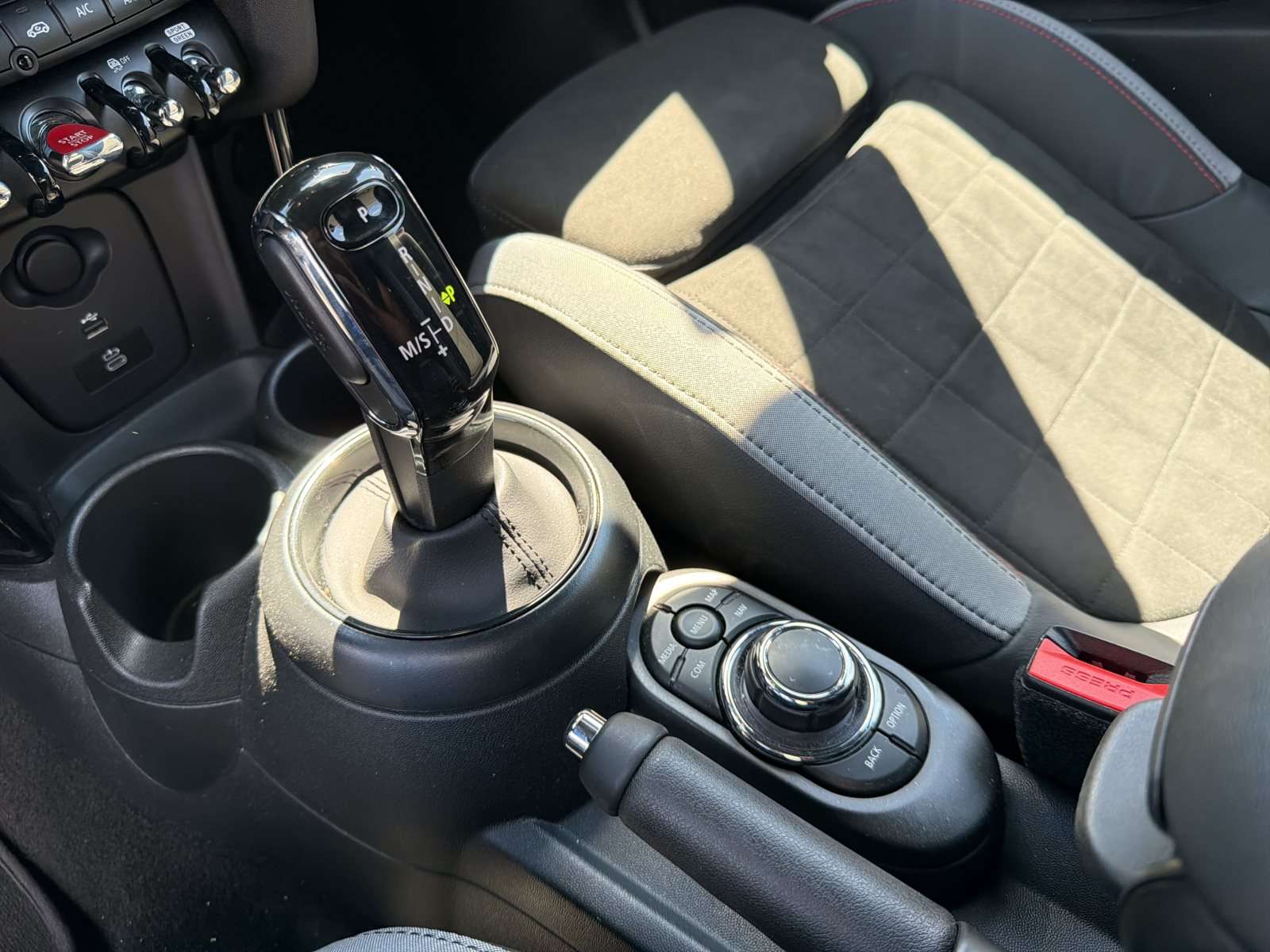 Fahrzeugbild eines MINI COOPER