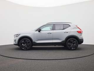 Schräge Frontansicht auf einen Volvo XC40 , freigestellt