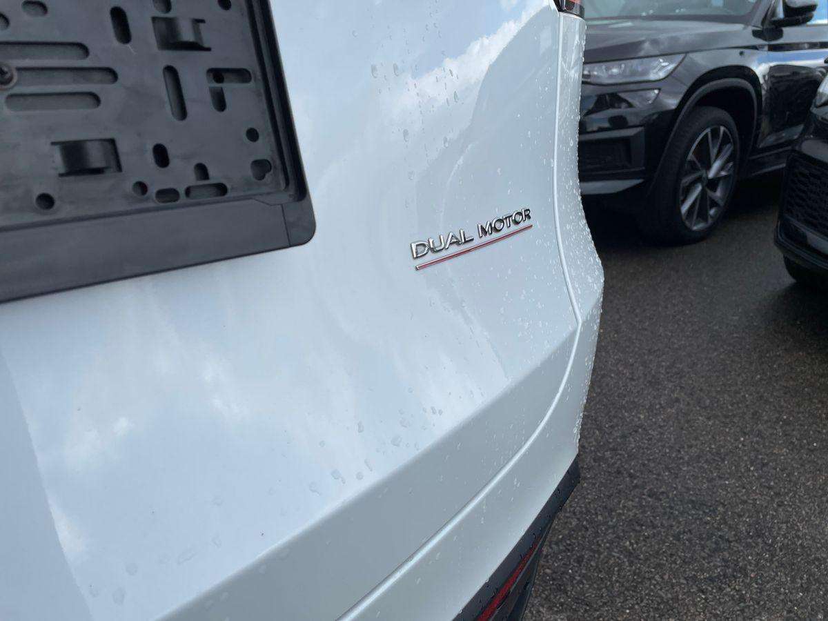 Fahrzeugbild eines TESLA Model Y