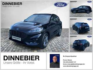 Schräge Frontansicht auf einen Ford Kuga , freigestellt