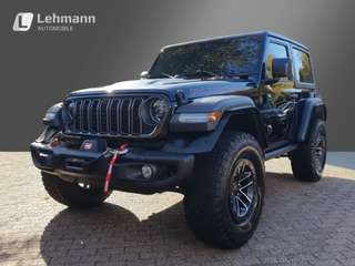 Schräge Frontansicht auf einen Jeep Wrangler , freigestellt