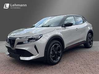 Schräge Frontansicht auf einen Alfa Romeo Junior , freigestellt