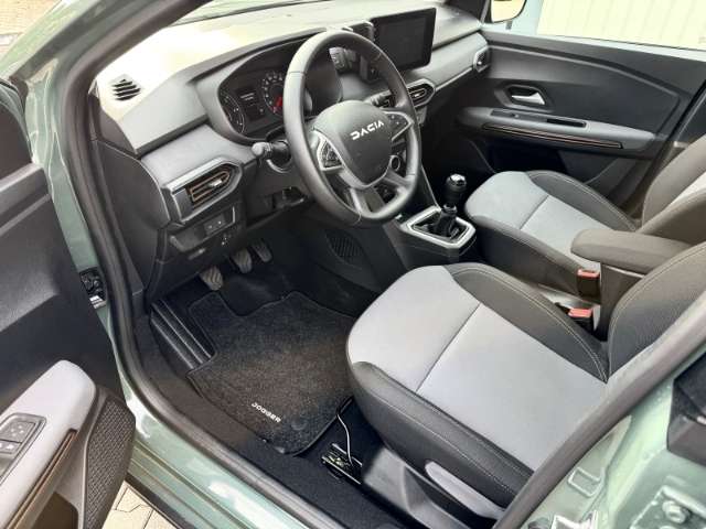 Fahrzeugbild eines Dacia Jogger