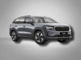 Schräge Frontansicht auf einen Skoda Kodiaq , freigestellt