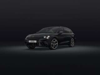 Schräge Frontansicht auf einen CUPRA Leon , freigestellt