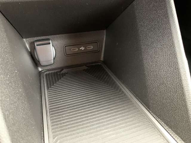 Fahrzeugbild eines Renault 4 E-TECH