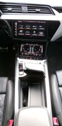 Fahrzeugbild eines Audi Q8 e-tron