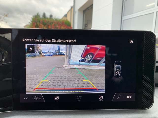 Fahrzeugbild eines Renault 4 E-TECH