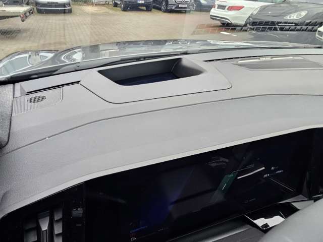 Fahrzeugbild eines Renault Rafale