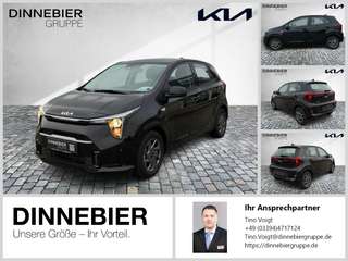 Schräge Frontansicht auf einen Kia Picanto , freigestellt