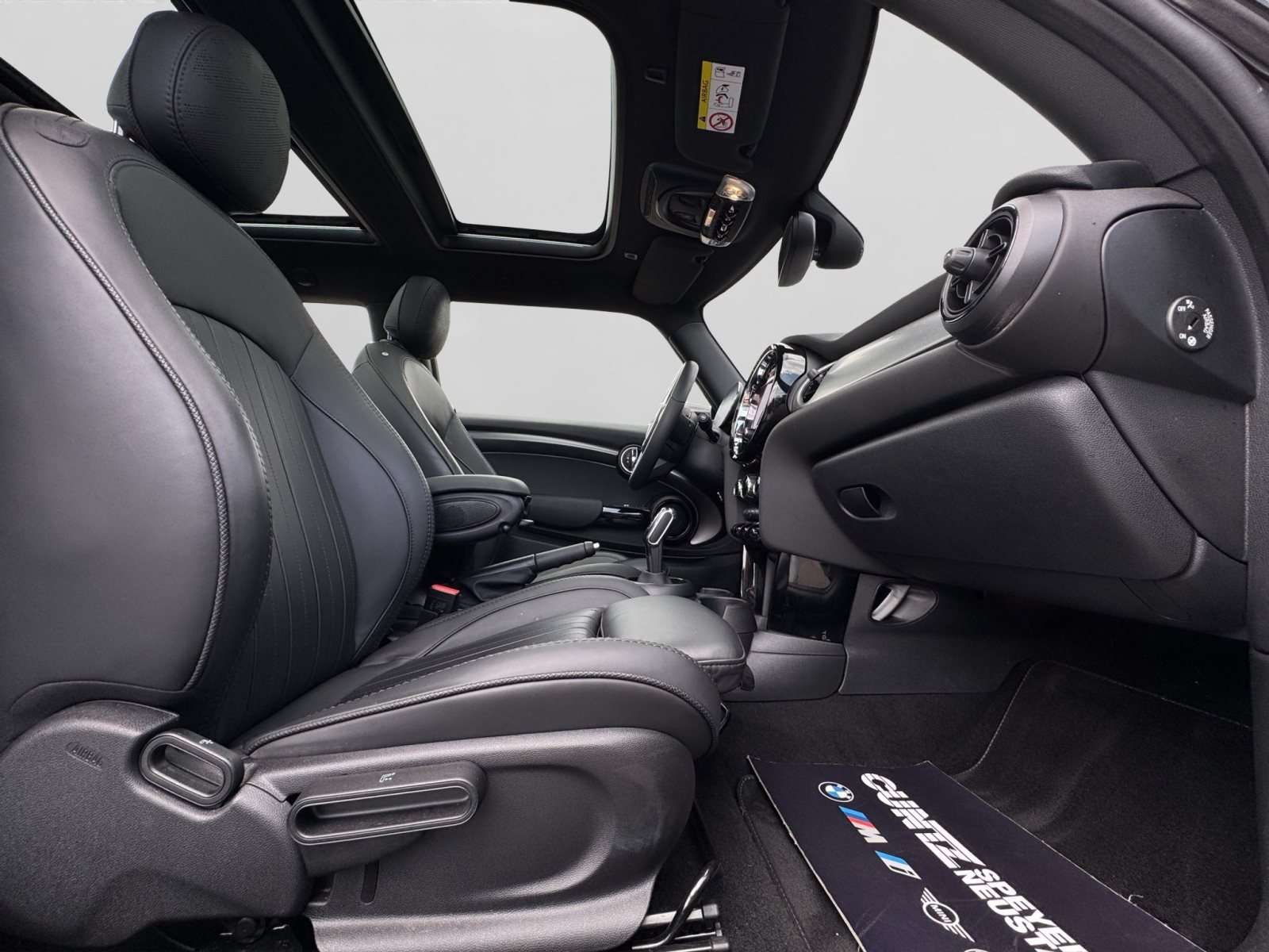 Fahrzeugbild eines MINI COOPER