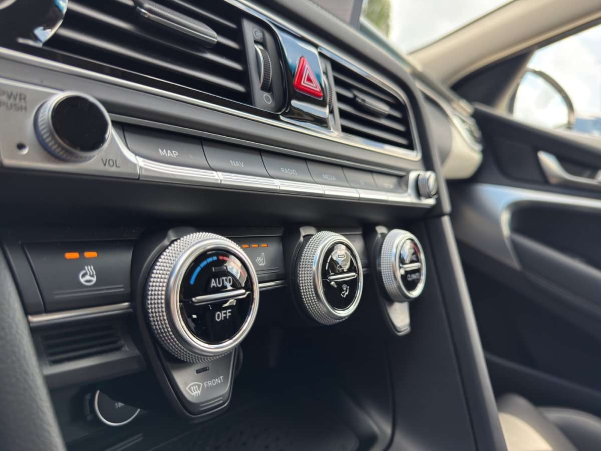 Fahrzeugbild eines Genesis G70