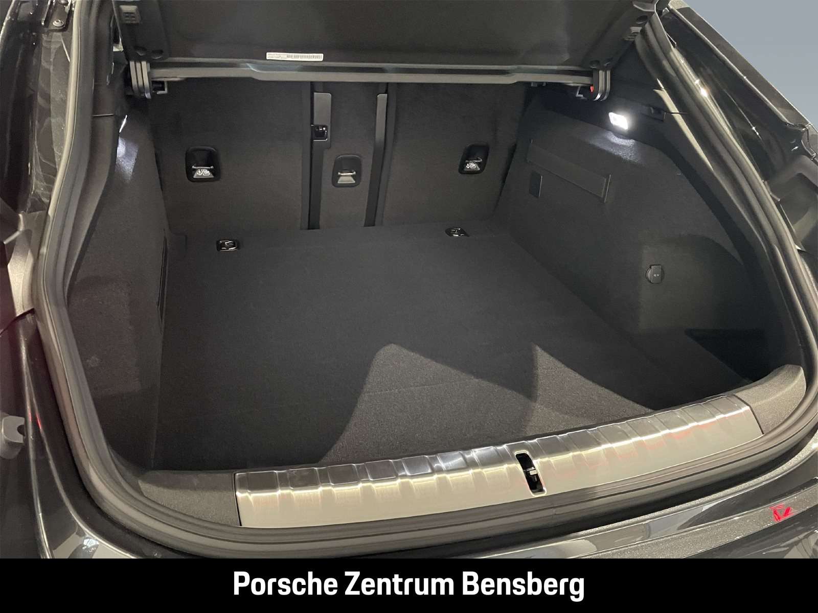 Fahrzeugbild eines Porsche Taycan