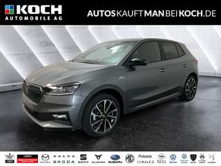 Schräge Frontansicht auf einen Skoda Fabia , freigestellt