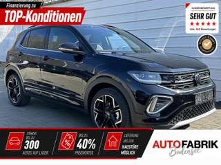 Schräge Frontansicht auf einen Volkswagen T-Cross , freigestellt