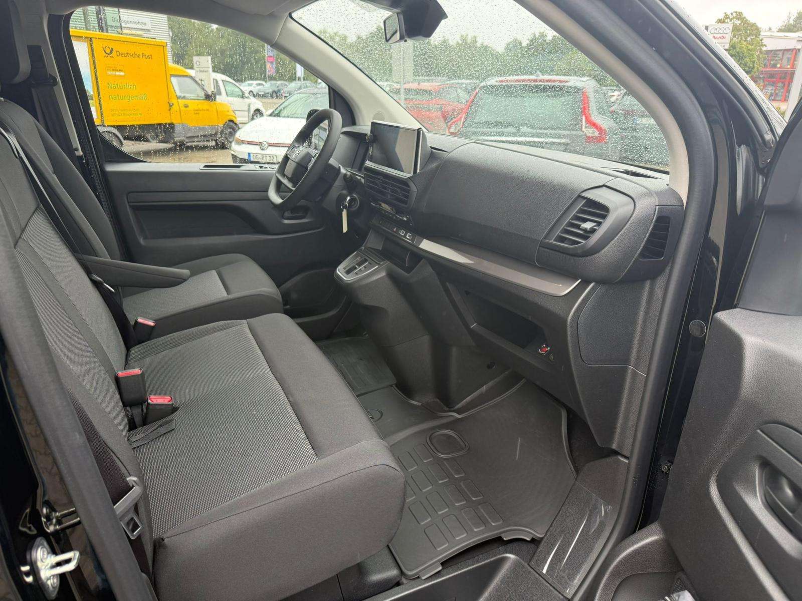 Fahrzeugbild eines Opel Vivaro