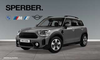 Schräge Frontansicht auf einen MINI Countryman , freigestellt