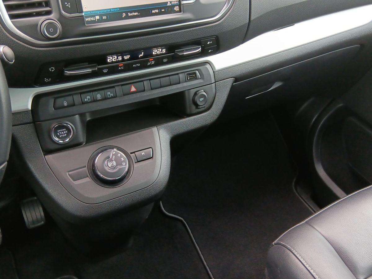 Fahrzeugbild eines Peugeot Traveller