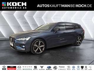 Schräge Frontansicht auf einen Volvo V60 , freigestellt