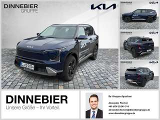Schräge Frontansicht auf einen Kia EV5 , freigestellt